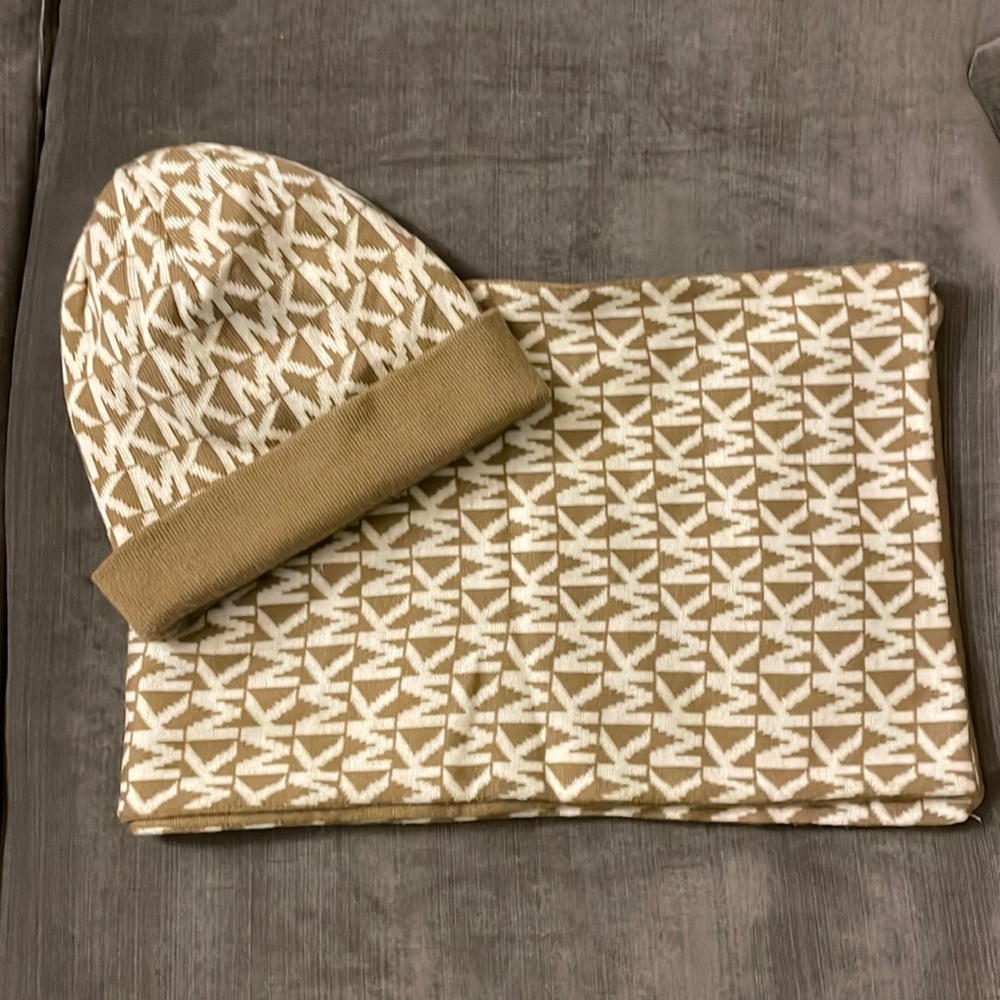 Like new. Michael Kors scarf and hat set